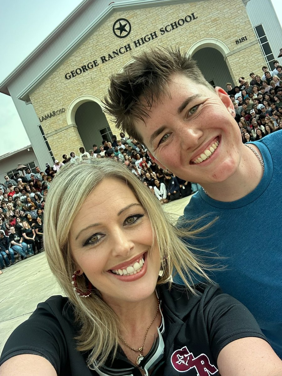 pinkpatterson's tweet photo. It’s #SRSZN at the @WeAreGRHS Ranch! Class of 2025 Pano ✅ #WeAreGR #KaleyRockedIt #Goldbeck https://t.co/uaktRrC64t