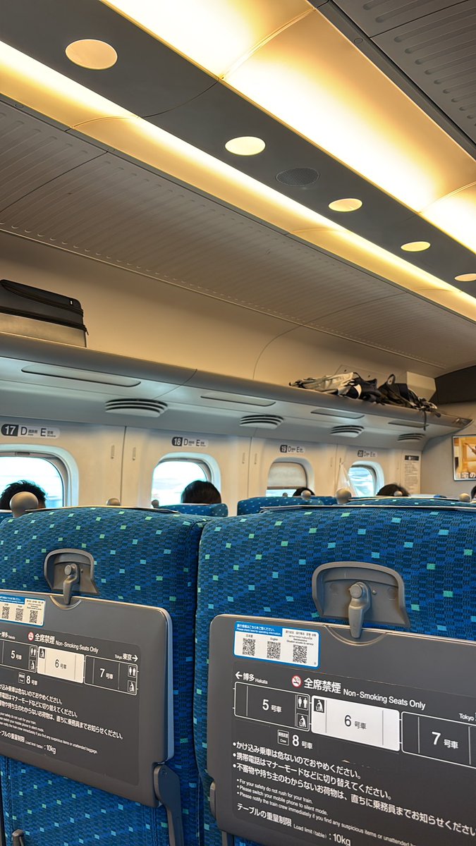 2024ketty's tweet photo. おはようございます♪

朝からうっかりが続く💦

充電器探してバタバタ。
お出掛けのコート，冬？春？
挙句の果てに，指定座席間違え寝てるおじさんを起こしてしまう🙇

半年ぶりの東京🗼，緊張してるのかなぁ。深呼吸してしばらく寝ます💤

#うっかり
#お出掛け
#東京 https://t.co/w5pOc6QPZo