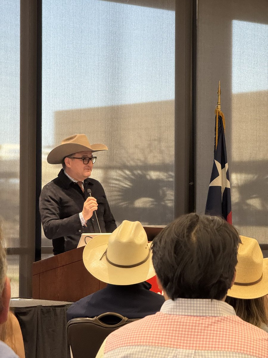 JochenReiser's tweet image. It’s a great evening when we celebrate @utmbhealth’s President's Cabinet Awards and say thank you to our Members. Our Galveston community is so serious in supporting students faculty and programs aimed to improve the lives of everyone in our city and county. 
I particularly like…