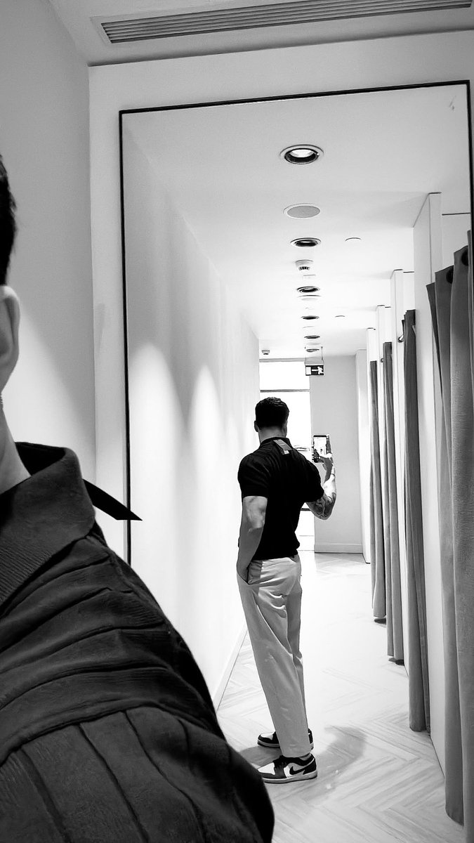 wildestfoxx's tweet photo. Just one fine day, boyfriend sending handsome picture to me. https://t.co/AHcLeg5B5Z
