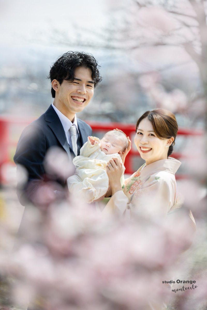 🌸中山寺でお宮参り出張撮影なら今！！🌸
どんどん梅が開花しています✨ふんわりピンクで優しい雰囲気のお写真に。ぽかぽか暖かく赤ちゃんも気持ちよさそうです☺️
家族の思い出をいっぱい増やしていきましょう✨
お問い合わせください！
#宝塚市の写真館　#中山寺　#お宮参り
orange-mont.jp/news/ume-nakay…