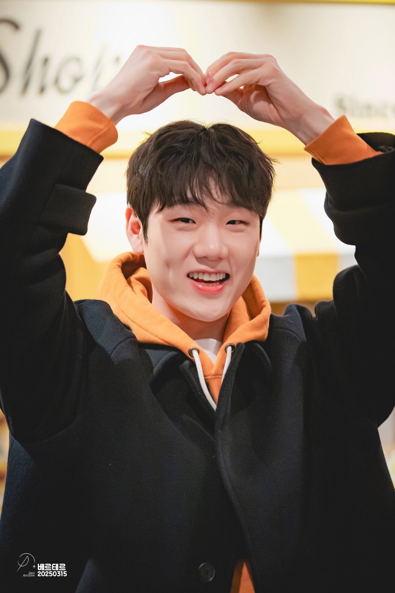 almondb0ngbon's tweet photo. 이
봉날의 햇살
준 https://t.co/8IKKukS7AQ