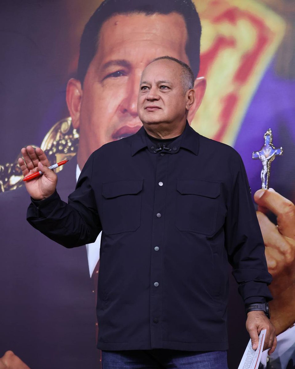 #EnVivo <a href="/dcabellor/">Diosdado Cabello R</a>: En Argentina las cosas se van poniendo a favor del Pueblo, pero sí ese Pueblo tuviese en verdad, y lo digo así, al que le caiga le chupa, un liderazgo que entendiera a ese Pueblo, otro gallo cantaría ya, pero se ponen a pelear y dejan solo al Pueblo, por su