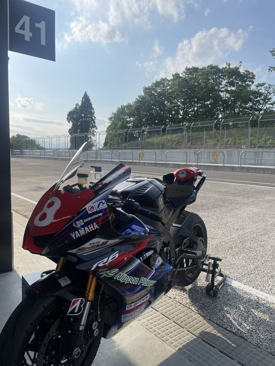 ABRMRacing's tweet photo. 【協賛企業様の紹介】
Garage LINK 様
https://t.co/49N6a8mTjt
宮城県仙台市にある主に4輪中古車を取り扱う企業様です。
代表は全日本ロードのYAMAHA系チーム、ガレージL8ライダー菅原陸選手のメカニックで、4輪から2輪まで確かな技術力で業界を支えて下さっています。
#第9回ABRM走行会 https://t.co/xwIsRUACbq