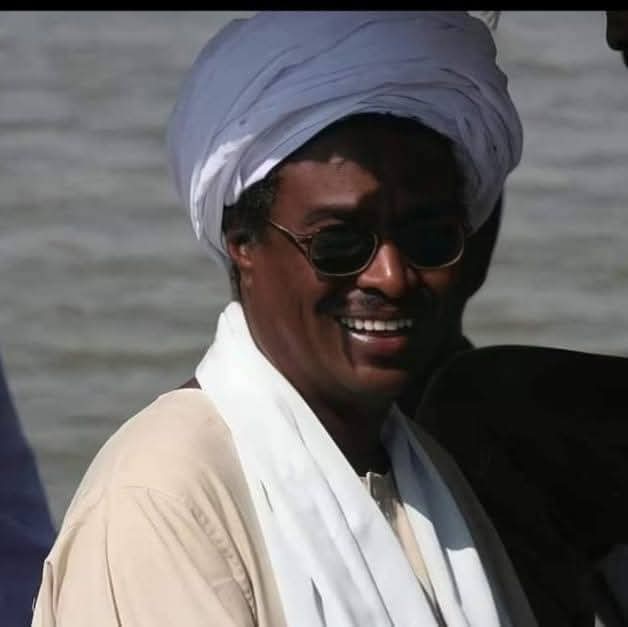 ما كان رحيلك غير دليل للجاي ماسك سكتك
يا شدو عصفورنا البسيط كل الحلوق اتوكتك
إن ما بتبيت فوق السبيط طول مسافة ركتك
ما صمتك مطراً غتيت لا ريح لديح يوم سكتك
عذراً اذا حال الوطن بالجاتو ذات ليل بكتك

20/3/2012
أسال الله لك الفردوس الاعلى العم حميد
#حميد