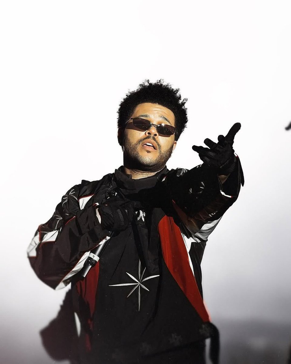 NewsWeeknd's tweet photo. The Weeknd is the only artist with two songs in the top 5 most streamed songs of all-time on Spotify.

#1. Blinding Lights
#4. Starboy https://t.co/PZkYatSTWr