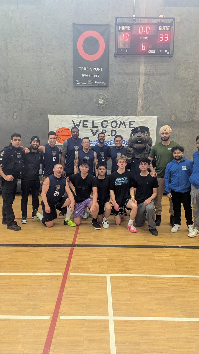 SgtTerryParmar's tweet photo. Awesome event! Thank you @VanPoliceFnd for helping make #ProjectMesh Spring break a reality!
#youth #volunteers #community https://t.co/FrmxhxLTg6