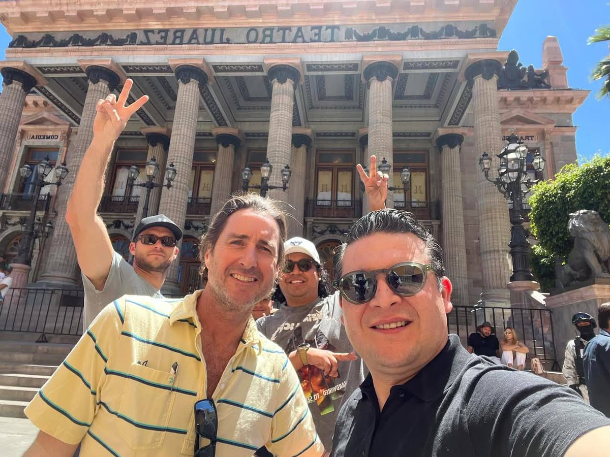 NewsSanmiguel's tweet photo. #LOCACIONES🔴 Los actores #Luke Wilson y Scott #Eastwood, acompañados del productor Maurice Fadida, recorrieron las calles de Guanajuato capital, Celaya y San Miguel de Allende en busca de locaciones para su próxima película.
🔴 La película será sobre ⚾️ béisbol y Scott 🧵 https://t.co/LGah7b6eHc