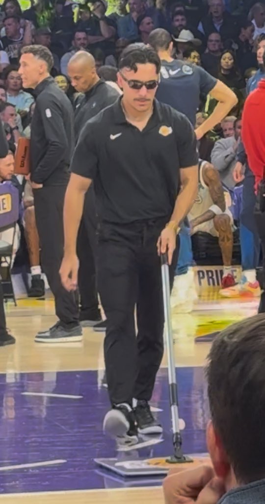 JeffDye's tweet photo. Tonight me and my dude Ary dressed like my favorite @Lakers Jacob Munoz. @Jmoon61 
@JeanieBuss @AryanAzizian https://t.co/BhrpzdLe3x