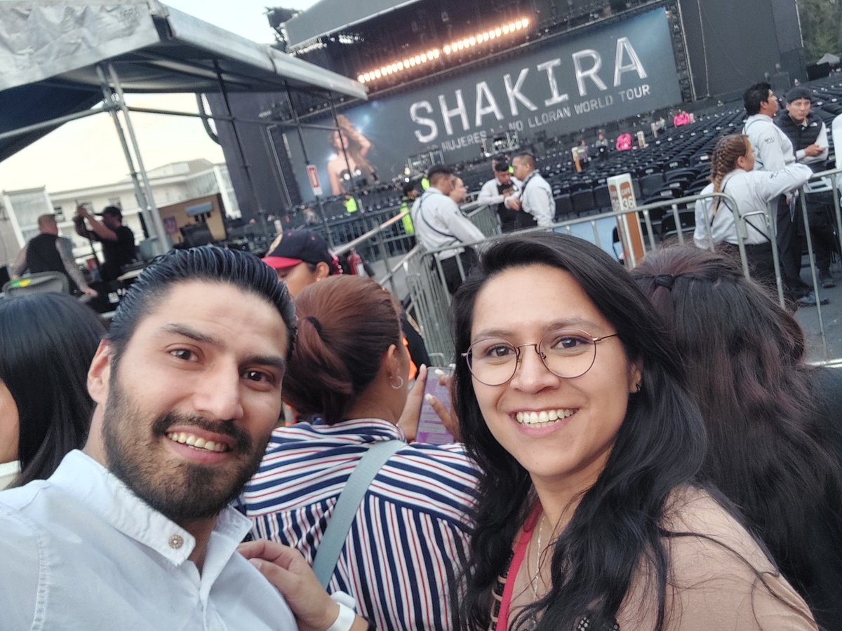 wentry88's tweet photo. @shakira la manada en espera de la líder licántropa. 🐺❤️🇲🇽

#LMYNLWorldTour #LMYNLWorldTourCDMX #Shakira @Shakira #Aauuuu #loba https://t.co/2ps1KFLgVd