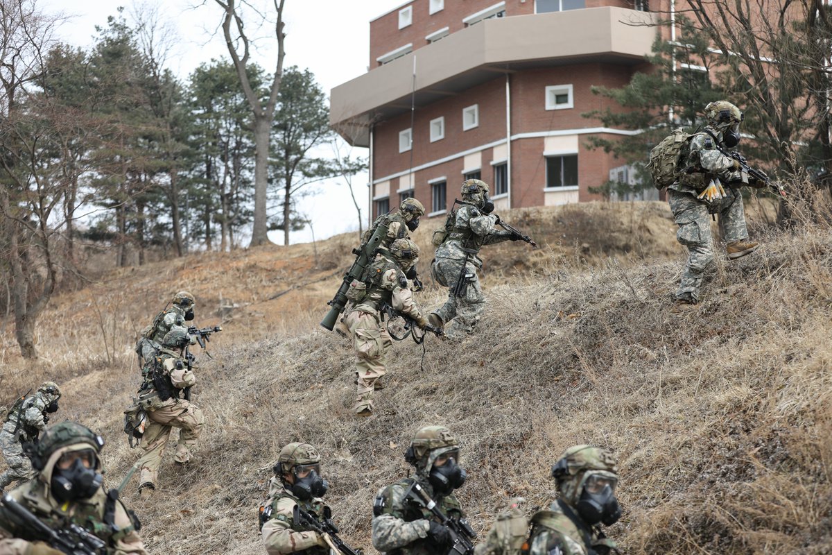 EighthArmyKorea's tweet photo. Soldiers of 1-2 Stryker Bde Combat Team, conduct an urban assault during exercise #FreedomShield25 March 17, in South Korea. The joint, multi-domain training focuses on enhancing combat readiness in a combined, interagency environment. Pacific Victors! (📸Sgt. Oniel McDonald) https://t.co/W4qDvXhYHO