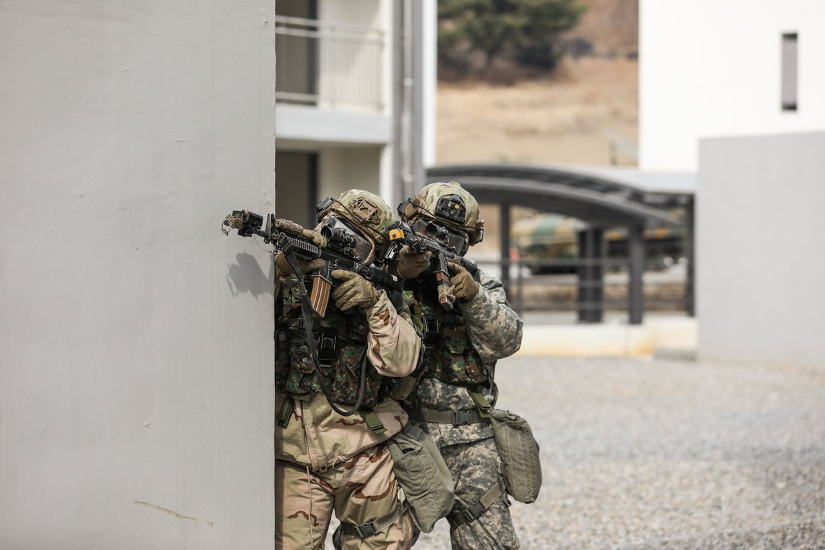 Soldiers of 1-2 Stryker Bde Combat Team, conduct an urban assault during exercise #FreedomShield25 March 17, in South Korea. The joint, multi-domain training focuses on enhancing combat readiness in a combined, interagency environment. Pacific Victors! (📸Sgt. Oniel McDonald)