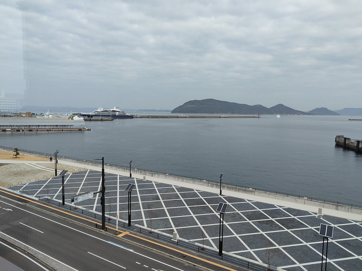 tomysan5555's tweet photo. 今日の研修会はお城の横になります。
景色が良い〜。 https://t.co/xtxzXXKVmK