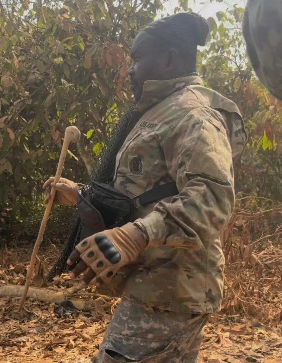 YaaChinese's tweet photo. These are the armed men who barricaded the entrance of the Offin Forest Reserve to prevent the response team of the Forestry Commission from accessing it.

In Manso Nkran &amp; Ampraprama Forest Reserve, for instance, they had pump actions, assault rifles &amp; ammunition that could last https://t.co/KzJYVH3bZJ