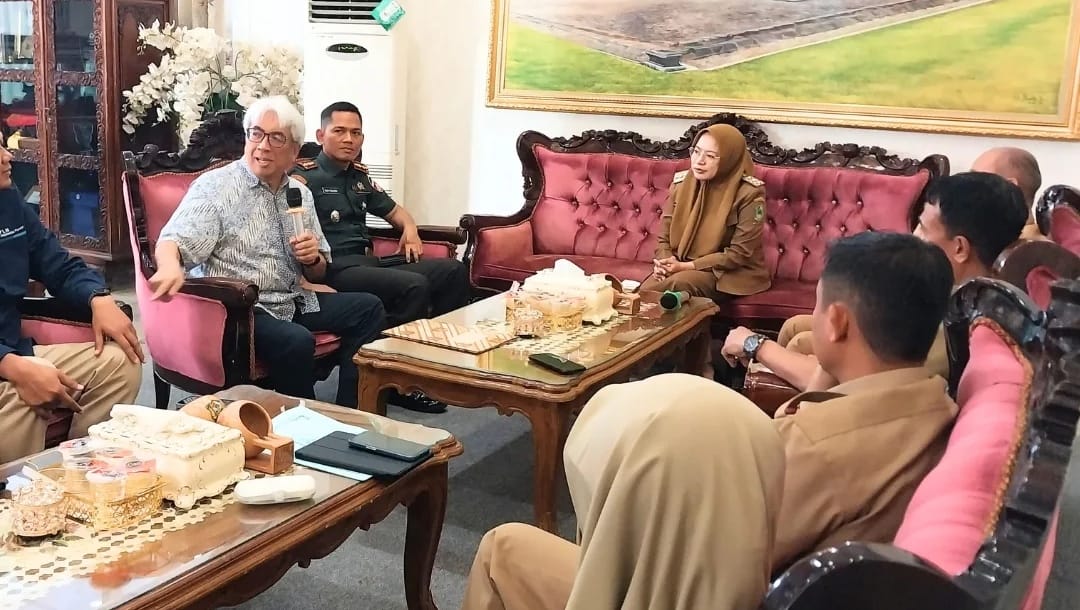 Kondisi Waduk Mrica yang semakin mengalami sedimentasi parah menjadi perhatian serius bagi akademisi dan pegiat lingkungan, Imam Prasojo. #radarbanyumas