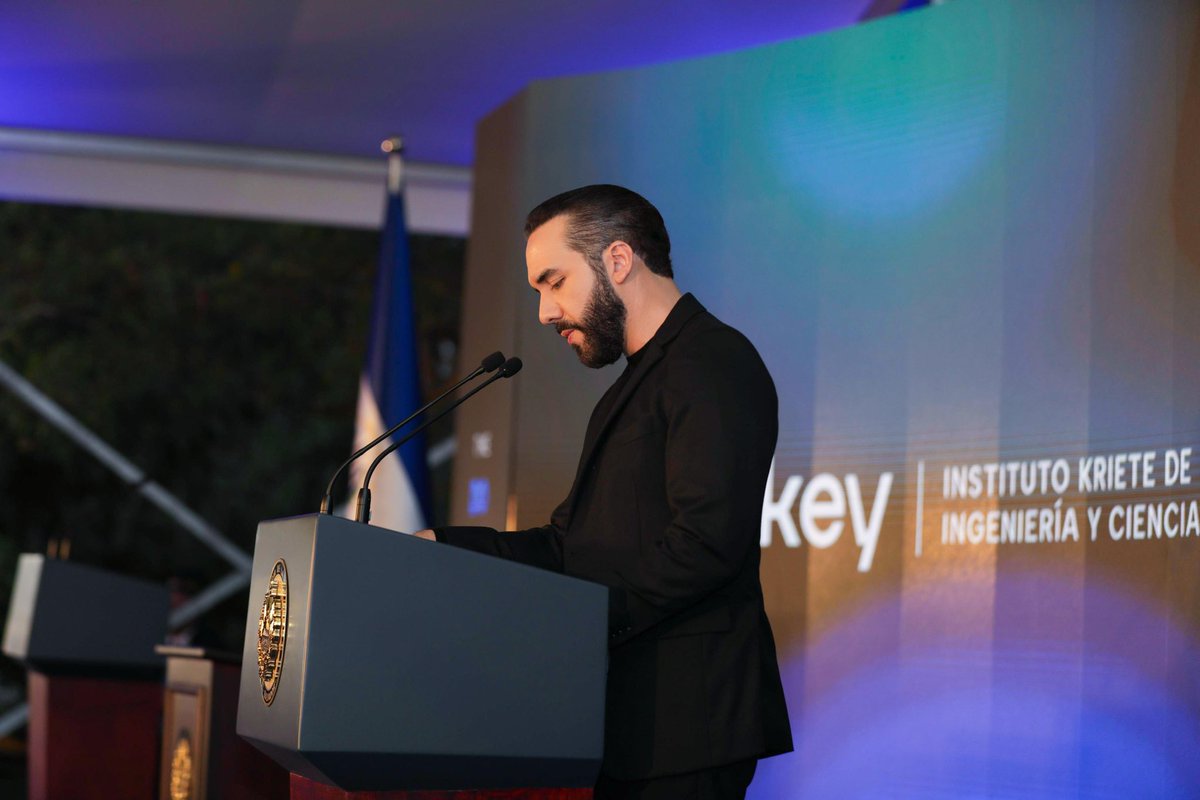 PresidenciaSV's tweet photo. “Vamos a apostar por un país que va hacia el futuro y que el talento local sea protagonista de este proceso de innovación que estamos impulsando”, Presidente @nayibbukele. https://t.co/KTIhJAALX7