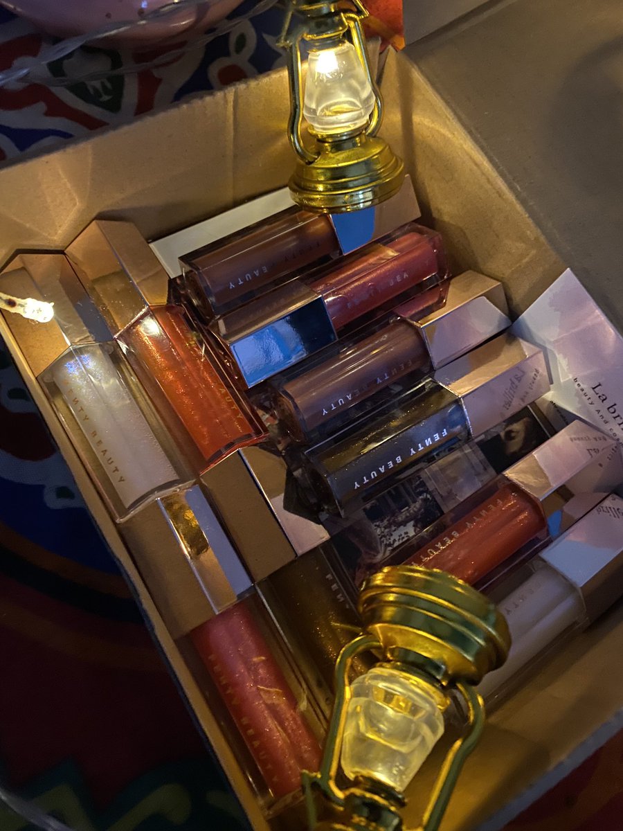 la_brillersd's tweet photo. FENTY BEAUTY LIP GLOSSES💕

Chocolate 
Confetti 
Pretty please 
Fu$$y
Cheeky 
📍Available in Egypt https://t.co/JiZbe74FBA