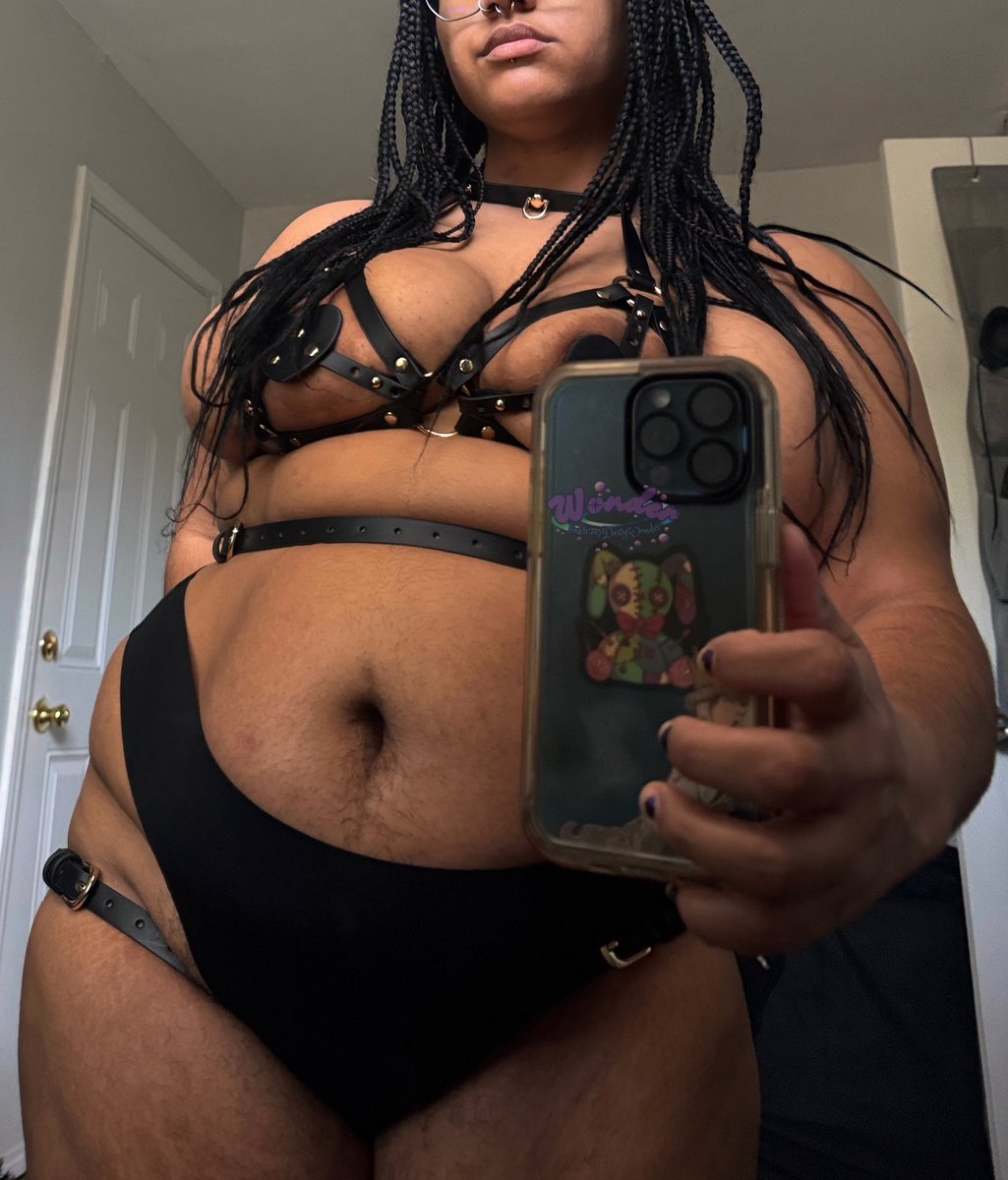 DeityWonder's tweet photo. betas are financially indebted to My presence, &amp; they wouldnt have it any other way. :p https://t.co/kn8fbxZi0a