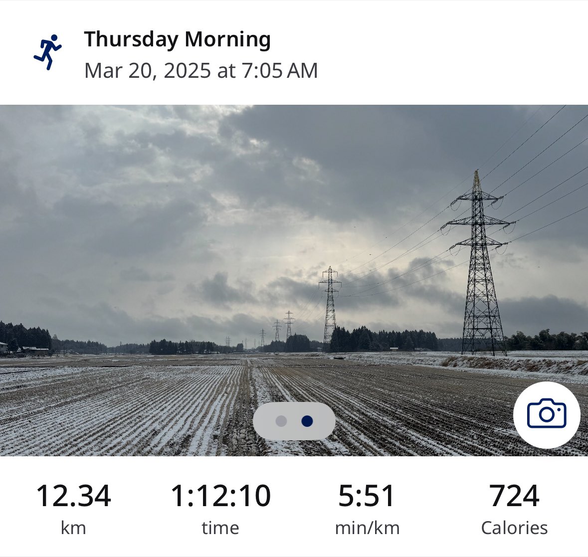 runner_eiki's tweet photo. 今朝は日の出🌄後スタート 気温0℃ 雪☃️が降る中、朝ラン12.34km♪
降雪❄️により濡れた路面を防水シューズで、ゆるゆるジョグ🏃💦
田畑は雪に覆われて白くなりました😇
Avg Run Cadence 174 spm
Avg Stride Length 0.96 m
#Workman #StormRunner #Superfeet 👟
#走れることに感謝
#朝ラン
#RunToFeel https://t.co/R0A5PfhqYi