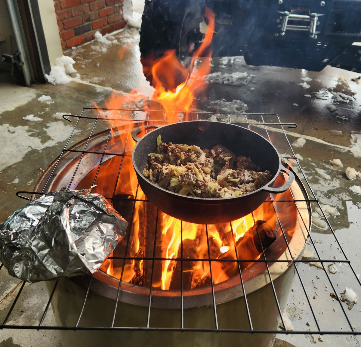 llockefield's tweet photo. Adventures in eating...
#PowerOutage #MarchBlizzard https://t.co/am7eU6IHgZ