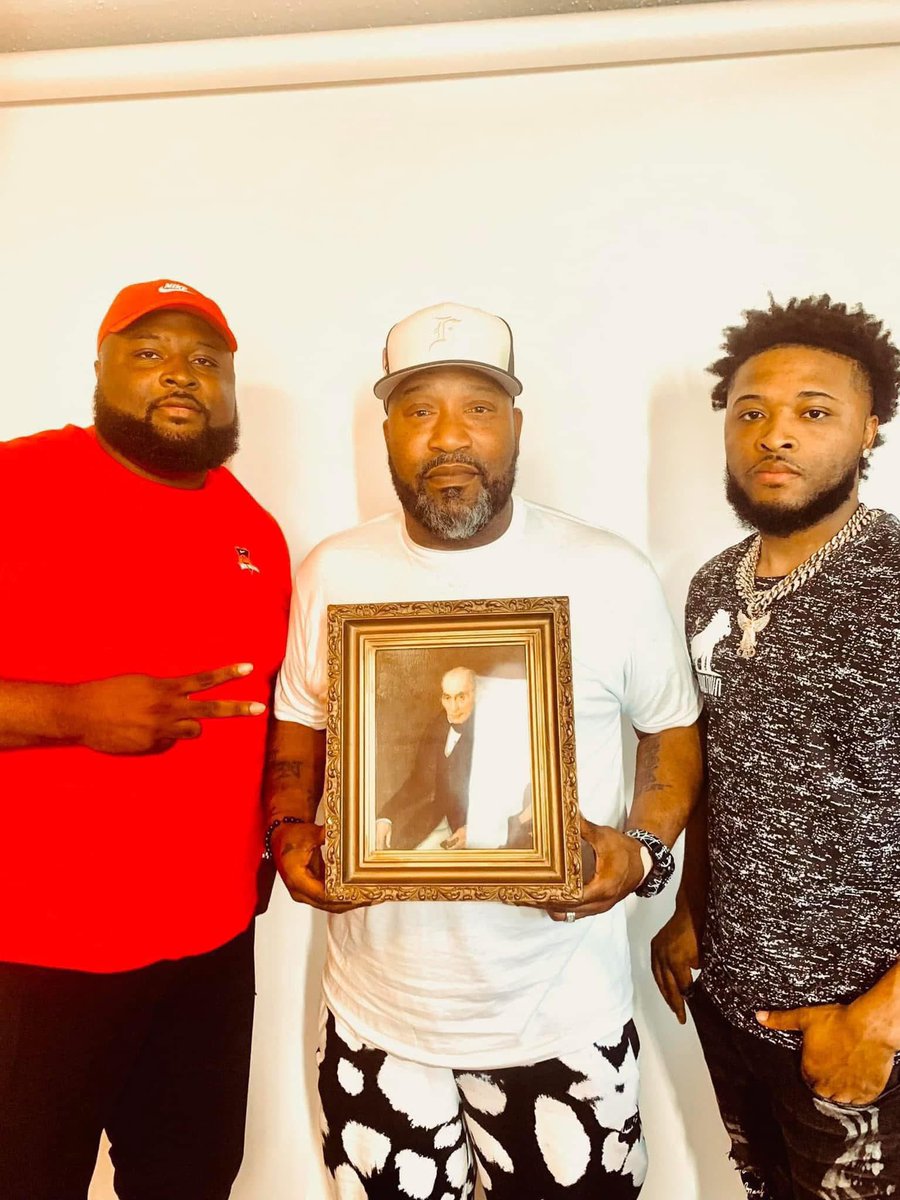 AlexGenealogy's tweet photo. Happy birthday kinfolk @BunBTrillOG https://t.co/3nNz9coylR