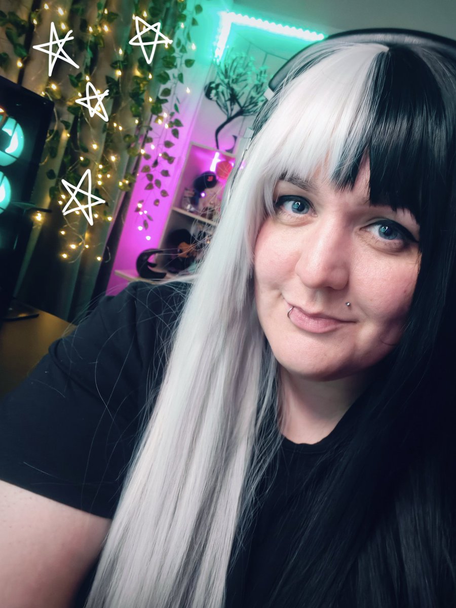 echocahouts's tweet photo. Looking forward to getting back to streaming this weekend after a couple of unexpected weeks off! Also... gearing up to get back into music and art streams again SOON! 🎵🖤 (And yes more wig tomfoolery! 😁)
#twitch #gaming #livemusic https://t.co/QyEIYZAtsN