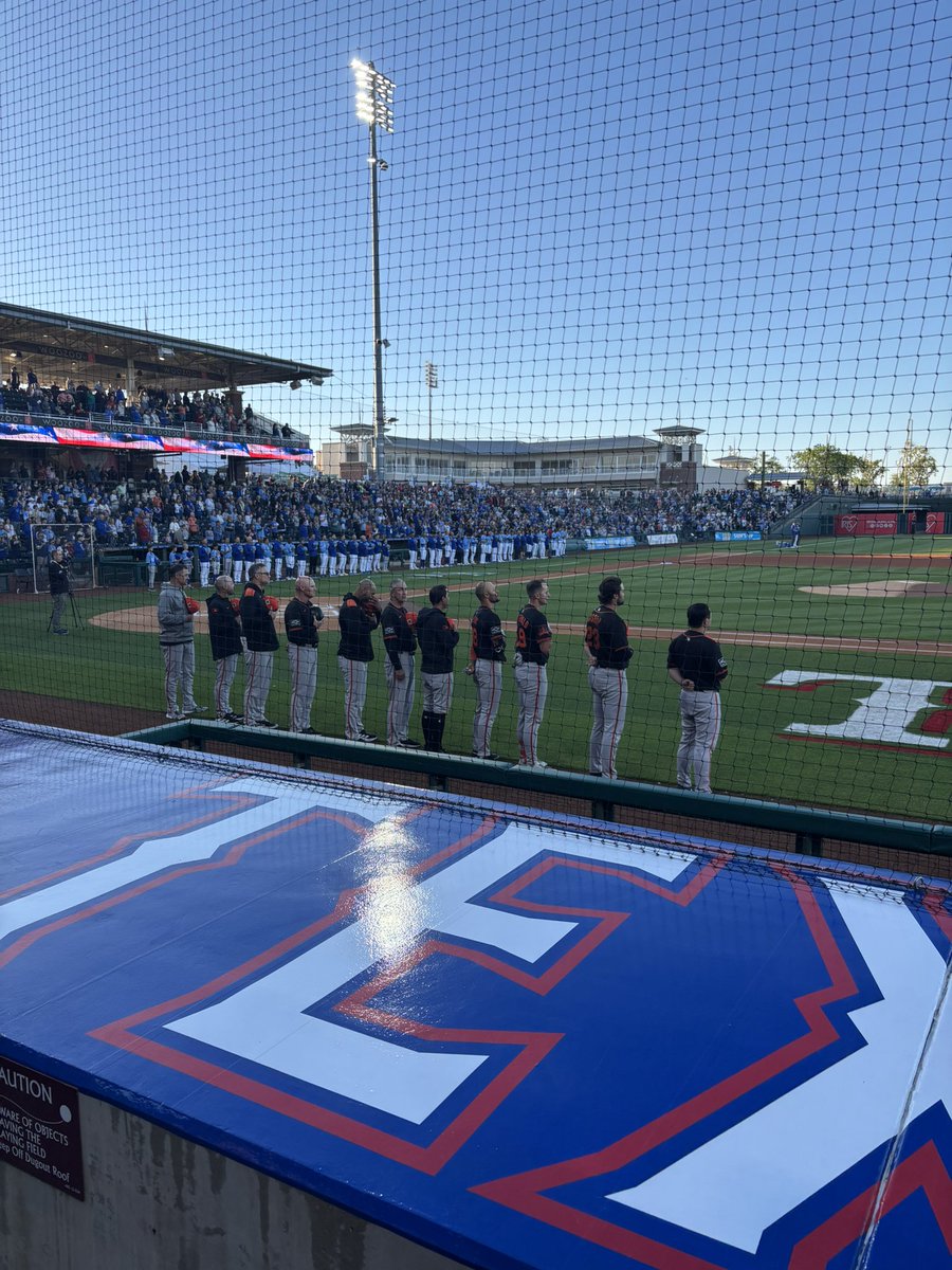 FriscoGiantsfan's tweet photo. Time to catch a game in Surprise, AZ 🌵 #SFGSpring https://t.co/BsltpH1nZQ