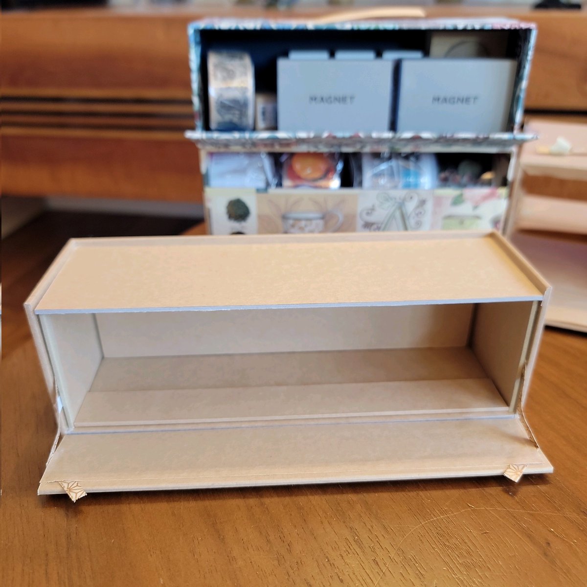 biobiolapis's tweet photo. どおだ？どおだ？
RESPECTしてる
#boxandneedle
さんの作品を参考に
マグネットを使わず
スタッキングできるように創ってみてる
#大事なOwnTime
#クラフト紙大好き
#箱創り初心者 https://t.co/WUXo77w8IA