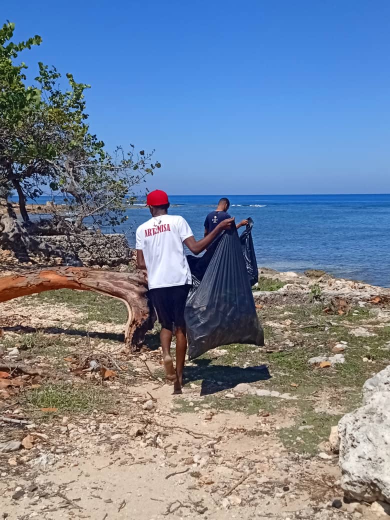 MezquiaDai22204's tweet photo. Realiza las #BTJ y #ReJAC saneamiento ambiental por la semana Ecológica en la playa del salado del Municipio de #Caimito donde se recocieron a jóvenes y instituciones que contribuyen al cuidado del Medio ambiente
#BTJ60
#18ReJAC https://t.co/tCRoJybaVz