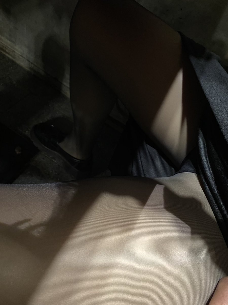 母狗是个宝，只想肏到老。手攀玉女峰，巧舌探芳草。霸王昂首立，挺身送金矛。大战三百回，声声逐浪高！