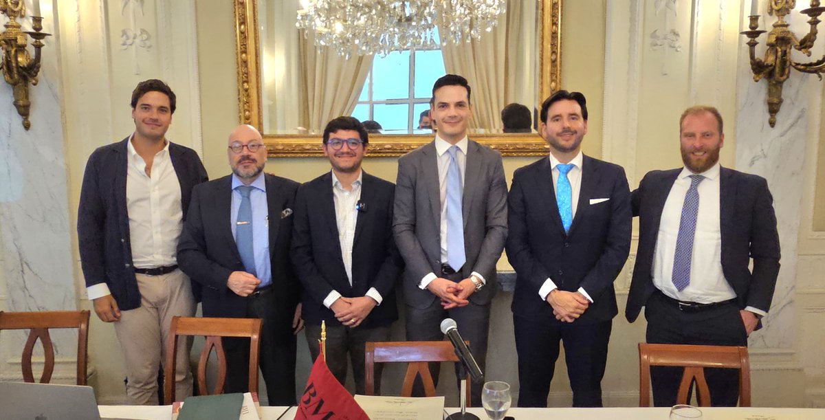 BMA_Abogados's tweet photo. 🔴📢 ¡Así se vivió nuestra conferencia "Rompiendo Fronteras: cómo las criptomonedas están transformando las transferencias internacionales"! 

Tuvimos el honor de contar con la participación del Lic. Álvaro Sierra Candia, Business Development Lead for Stablecoin Projects en Bitso, quien compartió su experiencia y visión sobre cómo las criptomonedas están revolucionando el sector financiero. 🏦⚡

Además, gracias a la organización de nuestros coordinadores y al interés de todos los asistentes, tanto en la sesión presencial como virtual, logramos un diálogo enriquecedor sobre el futuro de las finanzas digitales. 🔗📈

📷✨ ¡Revive los mejores momentos con nuestras imágenes del evento! Gracias a todos por ser parte de esta conversación. Nos vemos en la próxima. 🔜📅

#Criptomonedas #FinanzasDigitales #Blockchain #BMA #TransferenciasInternacionales #InnovaciónFinanciera