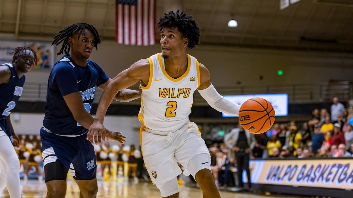 Valpo junior Jefferson De La Cruz Monegro is entering the transfer portal, per source. 

The 6’3” guard started 32/34 games for the Beacons, averaging 10.1 points, 2.8 rebounds, 1.6 assists, and 1.0 steal per game.