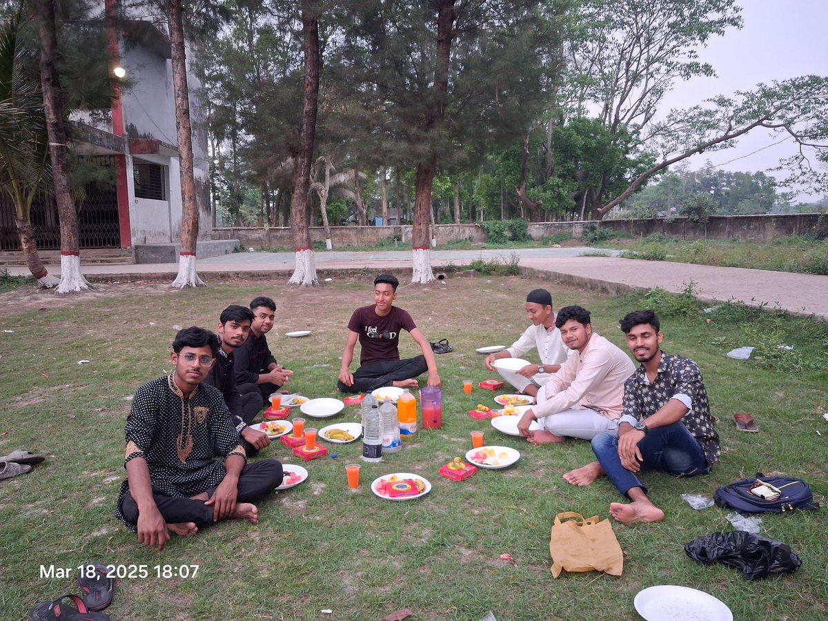 HasanAbrar21289's tweet image. কলেজে আমাদের ছোট করে ইফতার পার্টি❤️❤️ দোয়া করবেন আমার বন্ধুদের জন্য
#ifter
#Ramadan 
#Russian 
#EidMubarak
#ดิวอริสรา 
#MarcJacobsSS25XPerthSanta 
#MarkftHaechan 
#마크랑_해찬이랑_82pressin