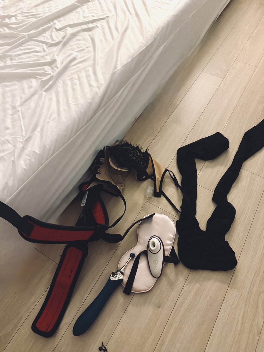 피곤하다고 이번주 좀 쉬자고 하더니
오피스 끌고 가서 나를 잡아 잡쉈어 ㅜㅜ  😡😡
덕분에 오늘 아침 피곤하네 ㄷㄷ
역시 체력이 슬슬 딸려 ㅜㅜ
.
미션으로 #초대녀 모셔 오라네요
하니는 #네토 끼가~~~