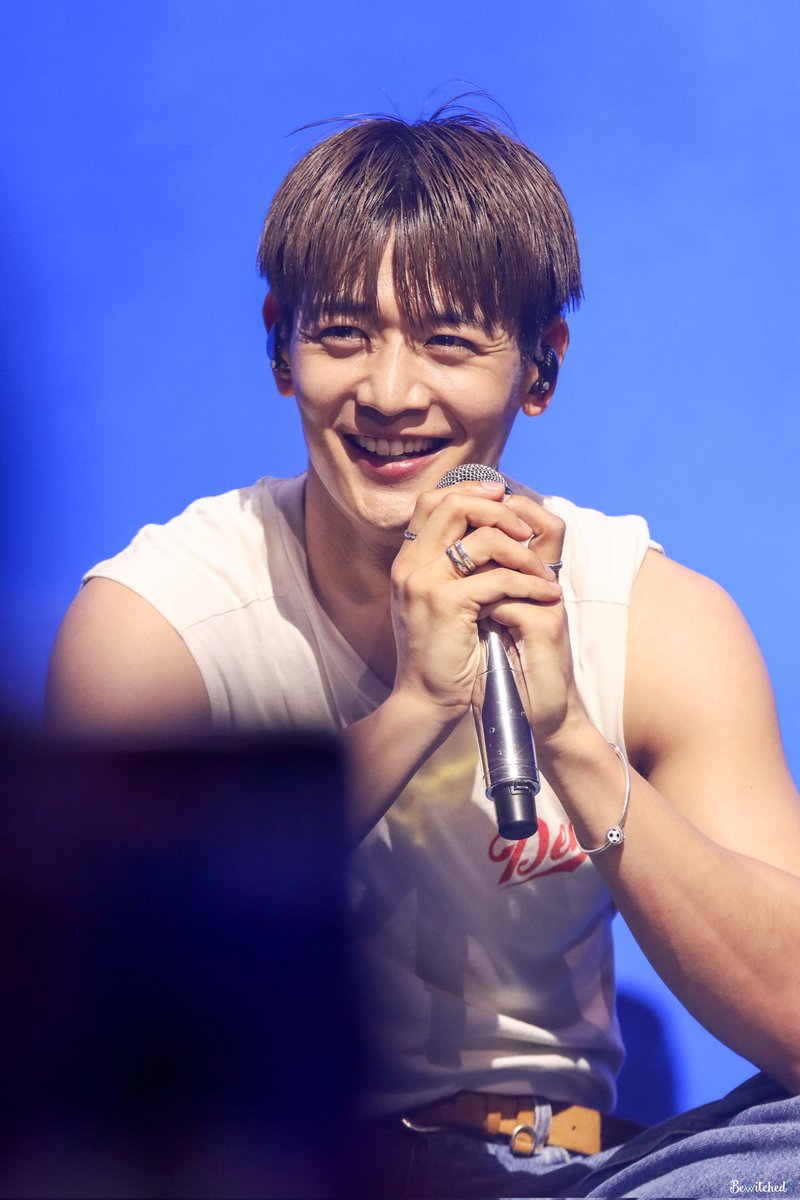 bewitched1209's tweet photo. 250316 MEAN: Of My First Manila

May you all have a wonderful morning 

#MINHO #민호
#SHINee #샤이니 https://t.co/QGcFSm5Ebe