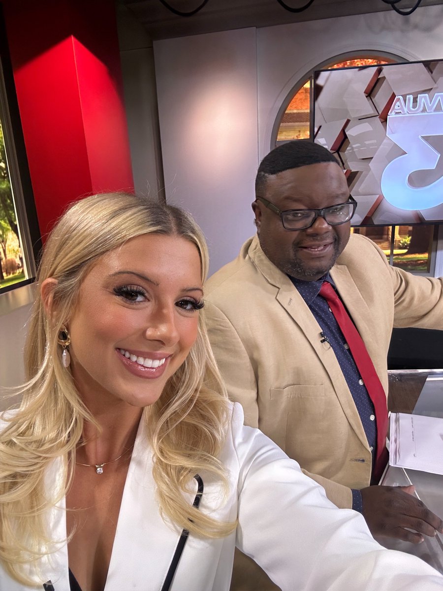 lauravontv's tweet photo. What an oh so special newscast tonight! I got to join some of the best journalists and anchors in Alabama on the desk for the 5 p.m. show! 💗
My @wvua23 team is spectacular! https://t.co/2XPzR7avJh