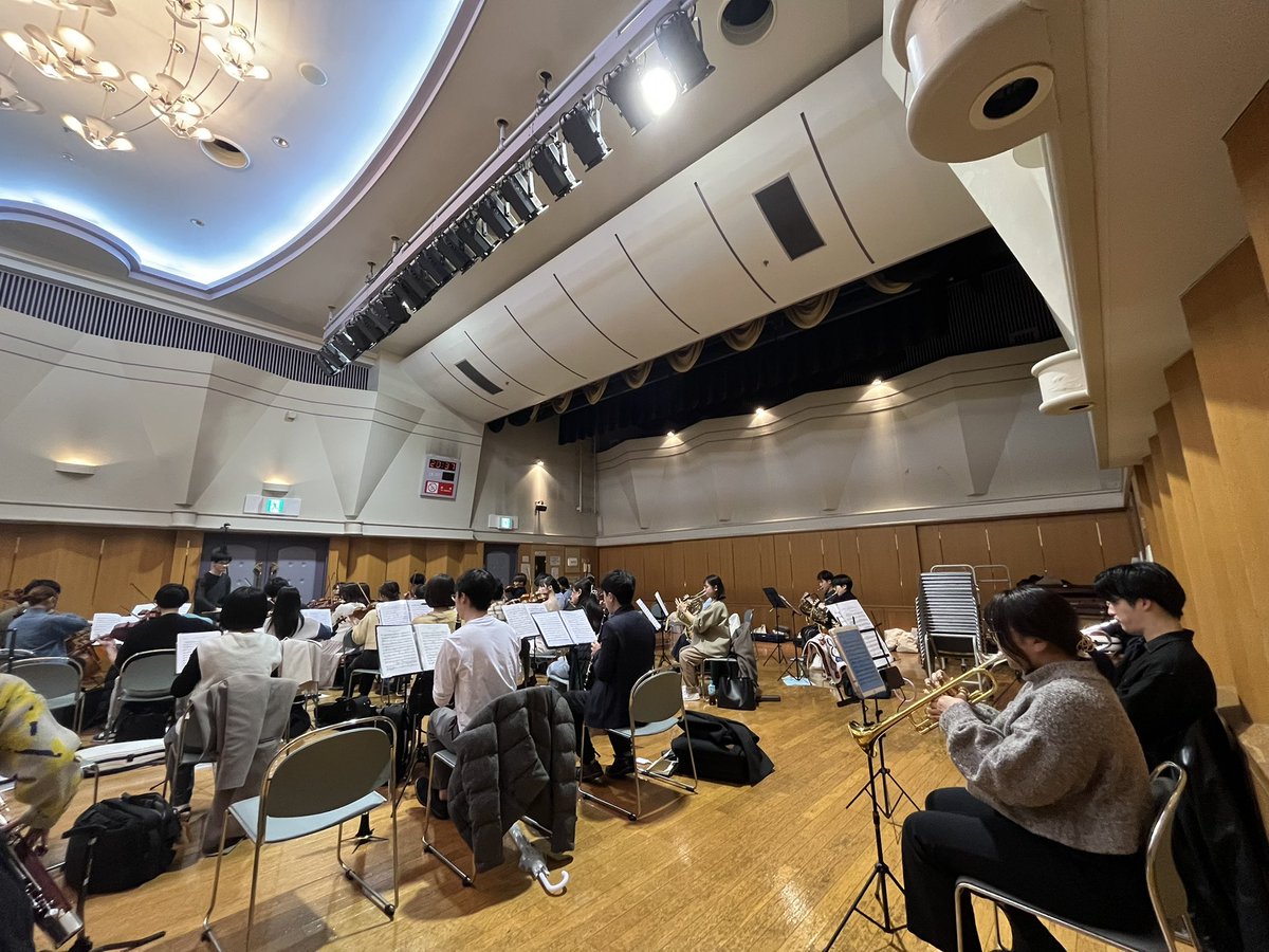 scoperta_phil's tweet photo. 団員にきいてみた！

先日初合奏を行いました🎻
音の密度が高く、びっくりしました👀✨️
引き続きいい演奏をお届け出来るように頑張ります💪

5/6(火祝)はティアラこうとうへお越しください🥰
チケット🎫はこちらか��！
https://t.co/8q59J4hDRn https://t.co/paOzAi9v73