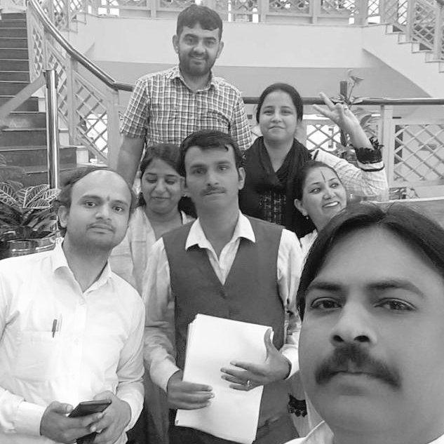 GTEM(गेस्ट टीचर एकता मंच)दिल्ली की टीम मुख्यमंत्री महोदया से सचिवालय में मिली जिसमें मुख्य रूप से हैं 
1 रिलीव साथियों की जॉइनिंग 
2 60 साल की जॉब सुरक्षा 
3 वेतन बढ़ोतरी जो 8 वर्ष से रुकी है 
गेस्ट टीचर के सभी संगठनों द्वारा CM स्वागत समारोह होना है जिसके लिए निमंत्रण दिया गया