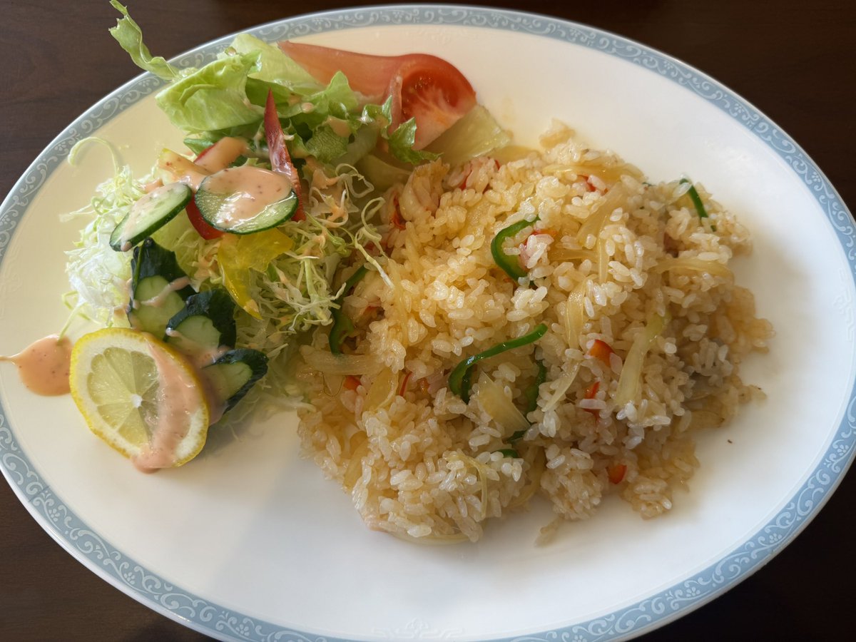 okukujicycle's tweet photo. 塙町にある「だいよし」さん🍚
写真は海老ピラフ(1,000円)
大皿で出てく海老ピラフは、サラダ付きで海老もしっかり入っていてとても美味しいです😋スプーンがとまりません💪
他にも定食や単品、写真にはうつっていないですが、飲み物デザートもありました！

#福島県 #福島ランチ #洋食 https://t.co/bgEeeCfZTA