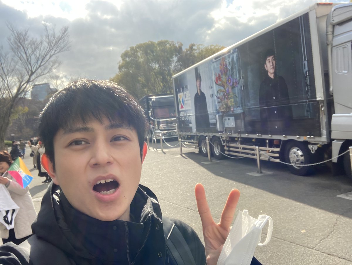 shimitaku84's tweet photo. ゆず図鑑ツアーファイナル大阪行ってきましたー🍊

花咲ク街を演らなかったのが残念すぎたけど、久々にツアーお疲れ様の唄が聴けてよかった♪
やっぱり良い曲だ！

ガチャ2回だけやったけど、花咲かゆず太郎が来てくれてHappy🌸