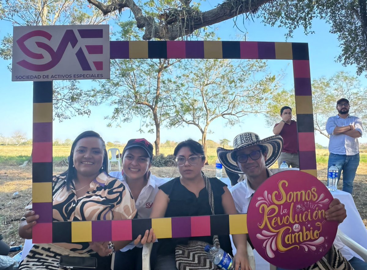 @Jaimeosorno_ <a href="/NevysNino/">Nevys Niño Rodríguez</a> <a href="/activosSAE/">Sociedad de Activos Especiales</a> Con <a href="/NevysNino/">Nevys Niño Rodríguez</a> aprendimos que la defensa de la Reforma Agraria, la perspectiva filosófica y la lucha feminista de la mano superan el cumplimiento de la meta de Tierras para la Paz y la democratización de activos.

¡Gracias por luchar por lo justo y dar ejemplo con tu labor! 💜