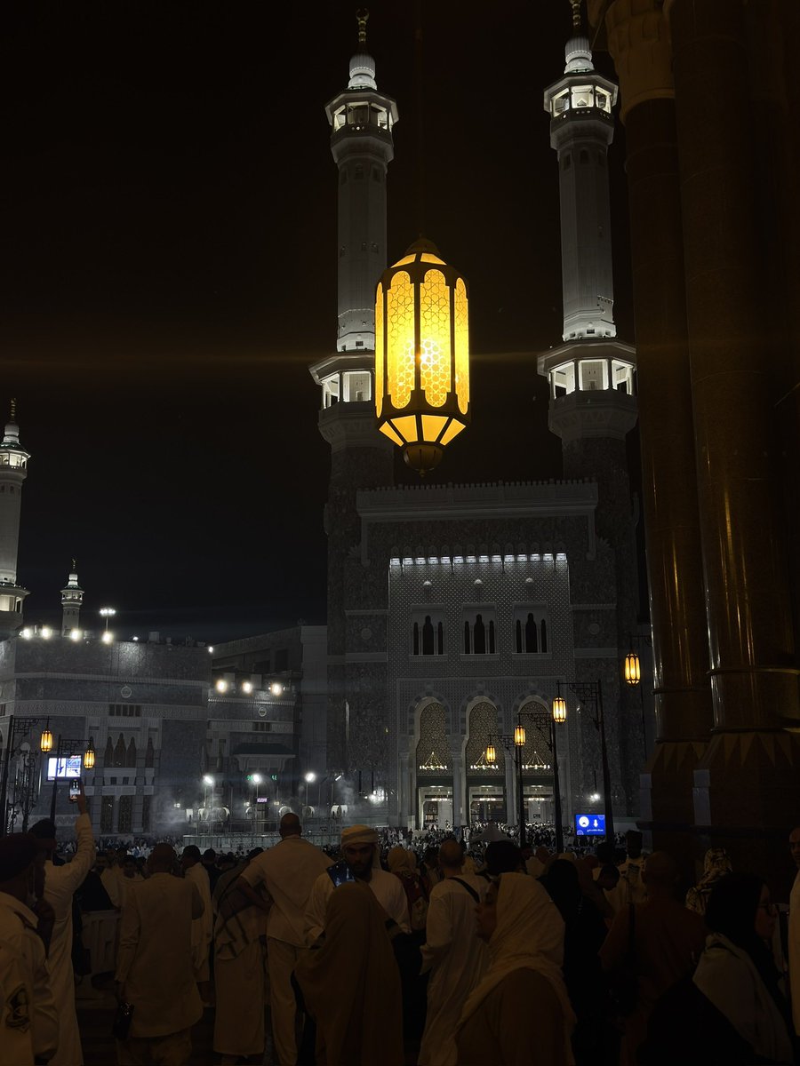 YAlhmamdh's tweet photo. اكسِر هُدُوء اليَّلِ بِصِوت استِغْفَاْرِك
• فهناك رب غفورٍ يقول
هَلَ مِنْ مُستَغْفِرَ فَأَغِفِرُ لَه ...! https://t.co/O6isiSPZ9C