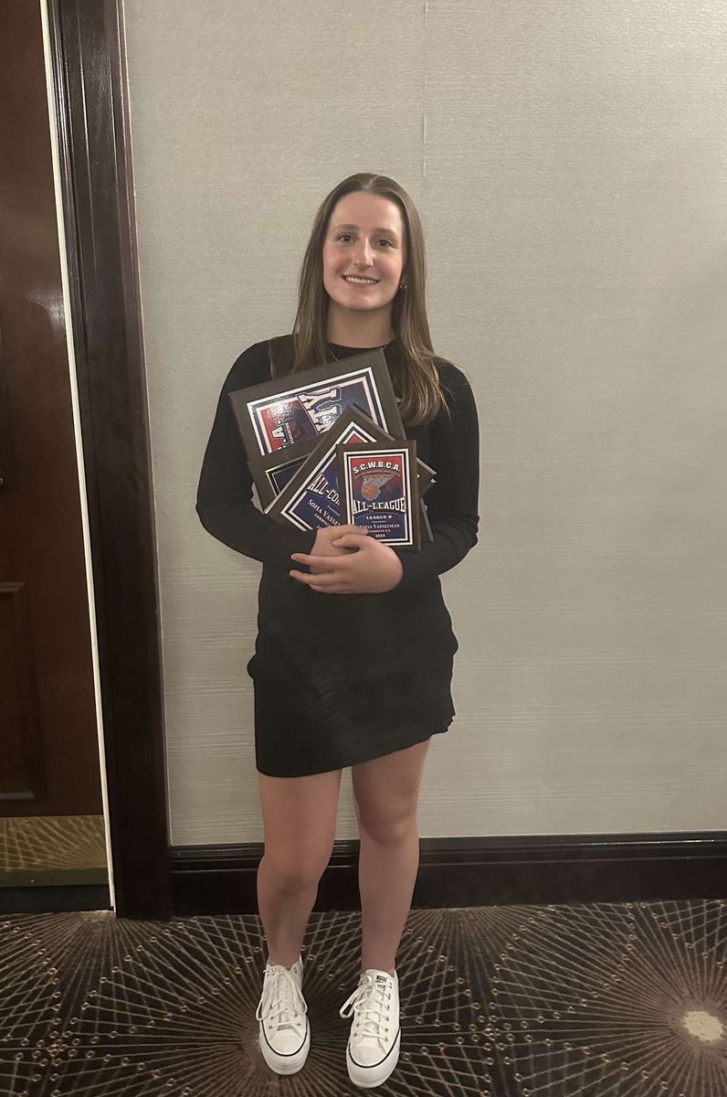 All league, All conference, All county, League MVP for the second time, and 1,000 milestone award. Pretty great way to end my basketball career with commack . I’ll miss it❤️