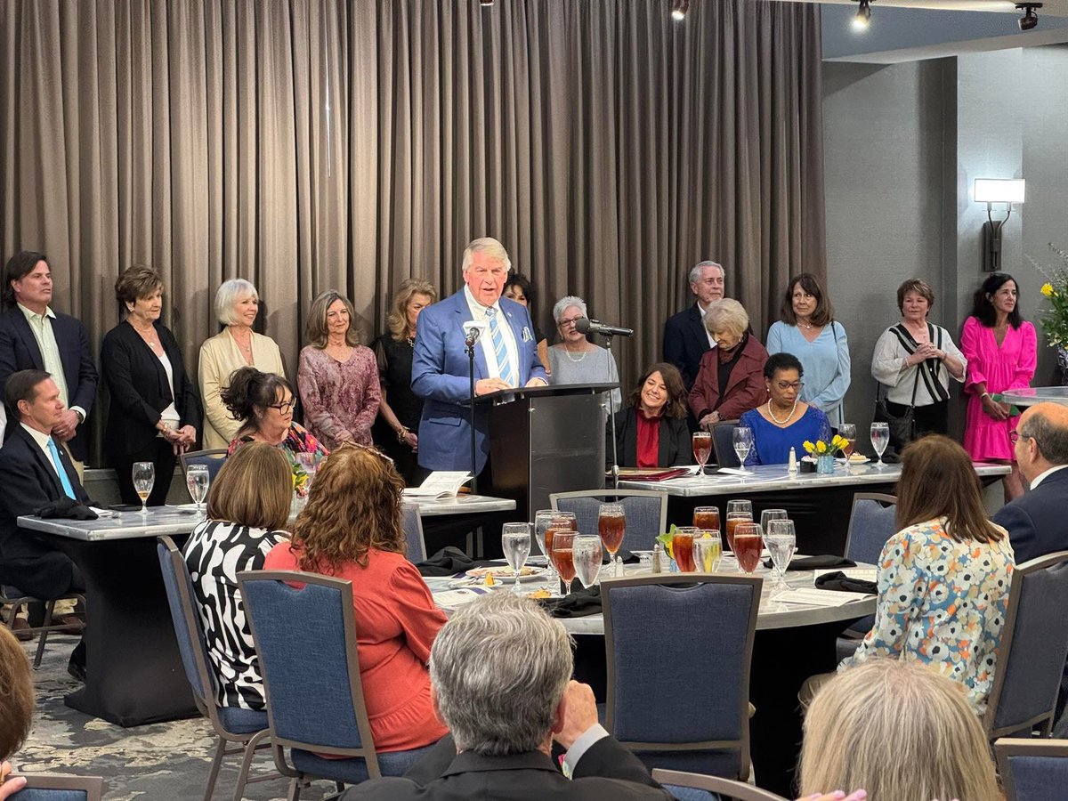 Melanie Luckey tweet media