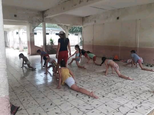 Continúan los profesores del combinado deportivo #1 realizando las prácticas deportivas,así como actividades Recreativas en comunidades e instituciones Educativas.
#PorCiroRedondoTodo
#inderciroredondo
#CiegoEn26