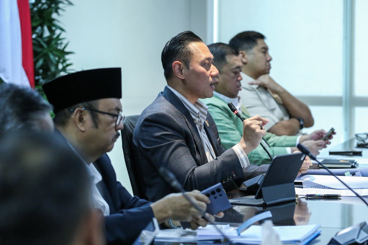 demokrat_jember's tweet photo. Pimpin Rakor Perlindungan Pesisir dan Penanganan Banjir, Menko AHY ;  Kita Siapkan Solusi Terintegrasi dan Menyeluruh.

#ahy #menkoinfrastruktur https://t.co/Da9Mu4E8F2