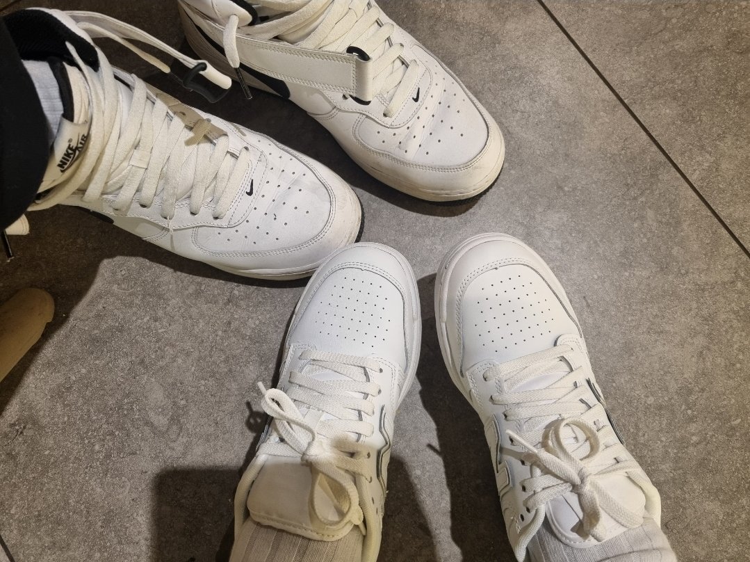 fsella5's tweet photo. 추울 땐 주인님 옷 뺏어입는 게 최고에요 🤭

주인님이 예쁜 신발도 사주셨어요 !🫶 https://t.co/cKMgdWpY91