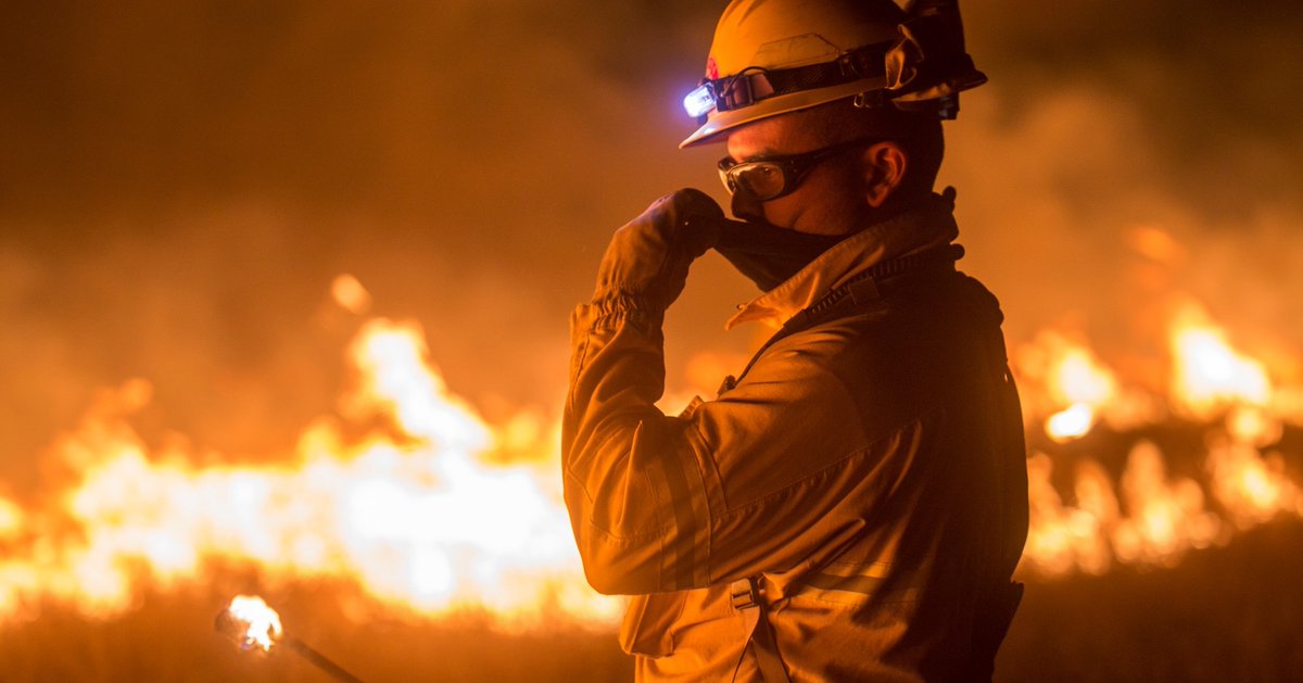 foxfuryLED's tweet image. There whenever you need it most. The FoxFury Command Series of Helmet lights will allow you to lead the way with durable, bright, and resilient illumination. #foxfuryled