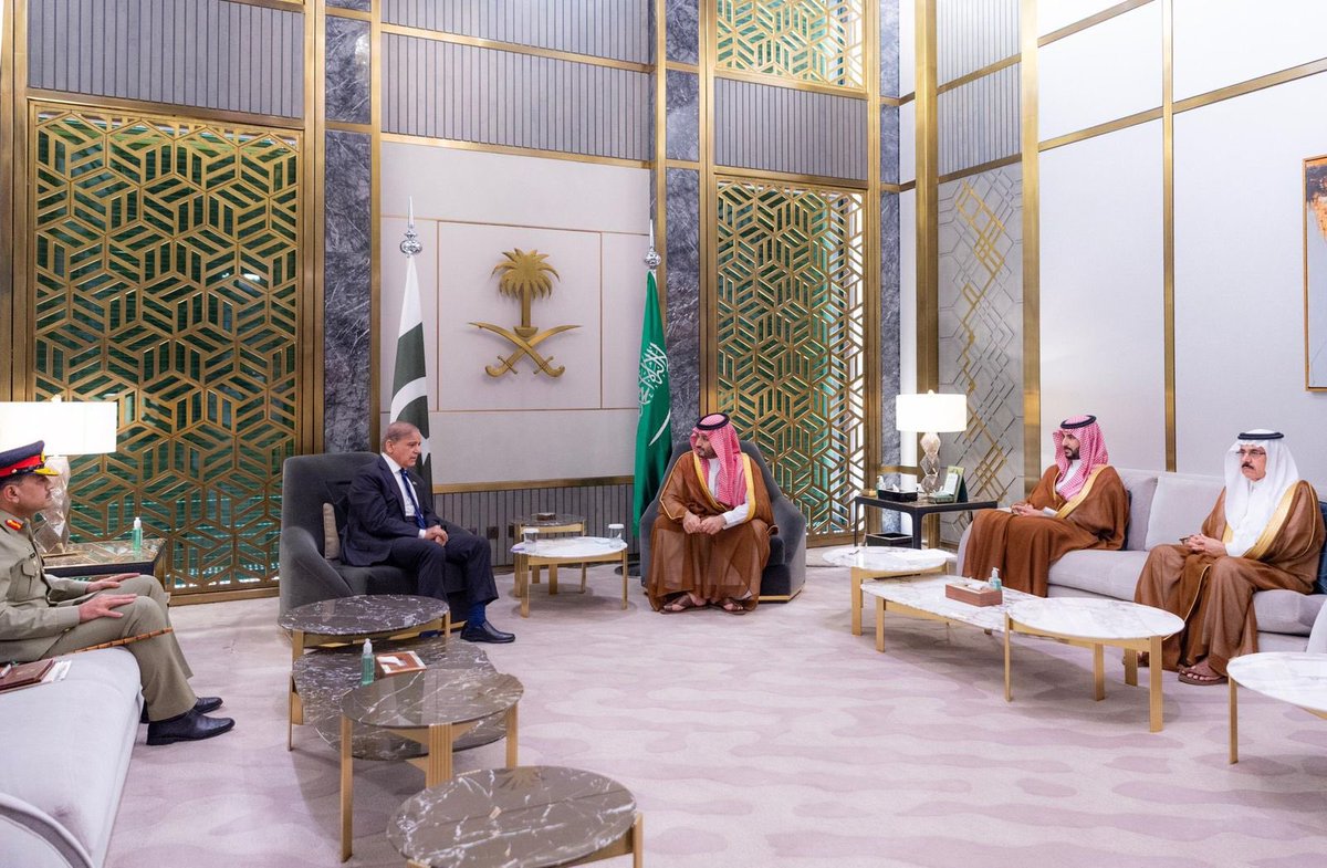 #Saudi Crown Prince Mohammed bin Salman and #Pakistan’s Prime Minister Muhammad Shehbaz Sharif discuss bilateral relations and cooperation during a meeting in Jeddah