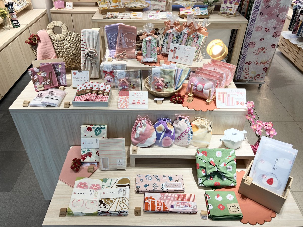 jikan_maru's tweet image. ✨JIKAN STYLE 15th Birthday イベント✨

本日よりイベント開始です🍓
是非、ご来店ください😊お待ちしています♪

オンラインでも開催しています👇

jikan-style.net/blog/archives/…

#ジカンスタイル #jikanstyle #tenugui #手ぬぐい #記念手ぬぐい